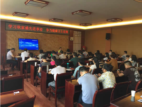 保山市中医医院开展学习耿家盛先进事迹争当健康卫士先锋(图1)