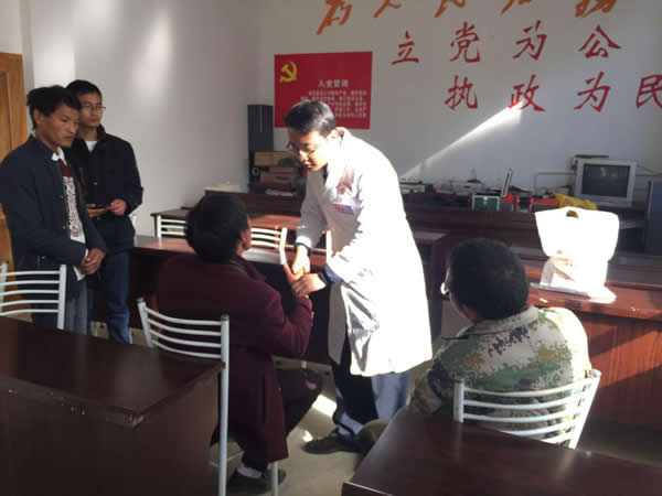 保山市中医医院党委深入挂钩扶贫村开展多项帮扶活动(图3) 保山市中医医院党委深入挂钩扶贫村开展多项帮扶活动(图3)