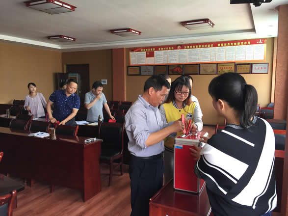 市中医医院第一、二、三党支部顺利完成换届选举工作(图2) 市中医医院第一、二、三党支部顺利完成换届选举工作(图2)