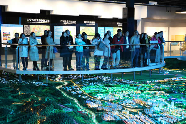 保山市中医医院开展现场体验式党性教育——参观保山城市规划展览馆(图3) 保山市中医医院开展现场体验式党性教育——参观保山城市规划展览馆(图3)