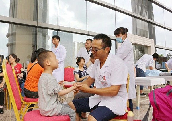 保山市中医医院积极助力中医中药中国行——中医药健康文化推进行动2018年云南省启动仪式(图1) 保山市中医医院积极助力中医中药中国行——中医药健康文化推进行动2018年云南省启动仪式(图1)