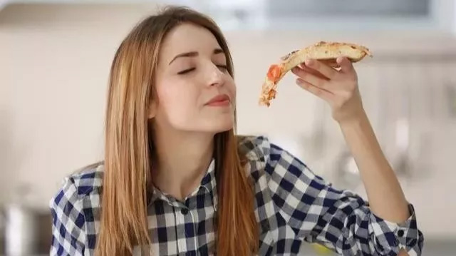 “睡觉”时有4异常，说明脑血管“堵塞”严重，防脑梗，记好4字(图7)