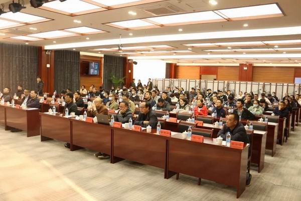 省市级骨科专家、同仁齐聚保山 共促骨科事业发展进步(图2) 省市级骨科专家、同仁齐聚保山 共促骨科事业发展进步(图2)