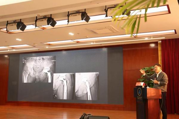 省市级骨科专家、同仁齐聚保山 共促骨科事业发展进步(图6) 省市级骨科专家、同仁齐聚保山 共促骨科事业发展进步(图6)