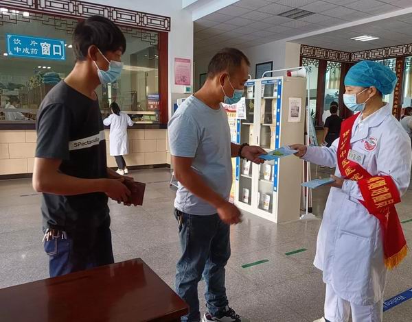 保山市中医医院积极开展2021年世界精神卫生日宣传活动(图4) 保山市中医医院积极开展2021年世界精神卫生日宣传活动(图4)