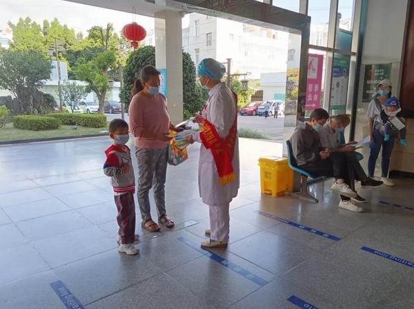 保山市中医医院积极开展2021年世界精神卫生日宣传活动(图5) 保山市中医医院积极开展2021年世界精神卫生日宣传活动(图5)