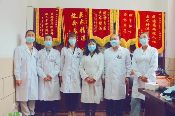 致敬医师!保山市中医医院开展医师节慰问活动(图7) 致敬医师!保山市中医医院开展医师节慰问活动(图7)