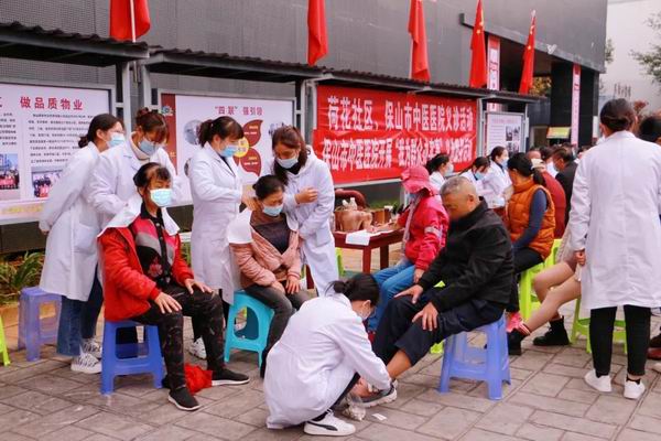 我为群众办实事‖健康义诊进社区，便民服务暖人心(图3)