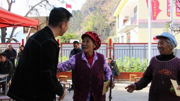 保山市中医医院至挂钩村开展春节走访慰问活动(图3)