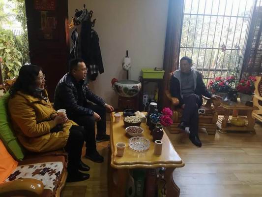 情系退休老同志 春节慰问暖人心(图3) 情系退休老同志 春节慰问暖人心(图3)