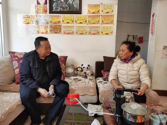 情系退休老同志 春节慰问暖人心(图5) 情系退休老同志 春节慰问暖人心(图5)