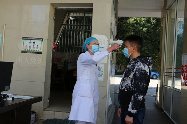 防“疫”于未然——保山市中医医院开展新冠肺炎疫情防控应急演练(图4) 防“疫”于未然——保山市中医医院开展新冠肺炎疫情防控应急演练(图4)