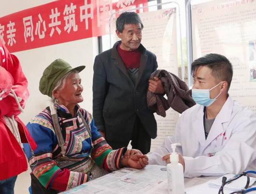 民族团结一家亲，义诊活动暖人心(图4)