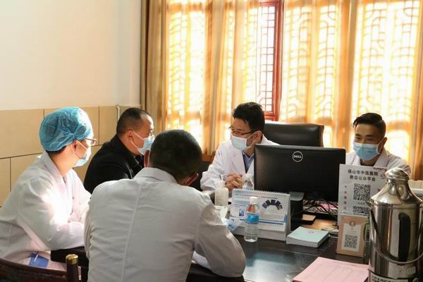 云南省肾病、风湿免疫病知名专家余月明博士专家团队工作站落户保山市中医医院(图7) 云南省肾病、风湿免疫病知名专家余月明博士专家团队工作站落户保山市中医医院(图7)