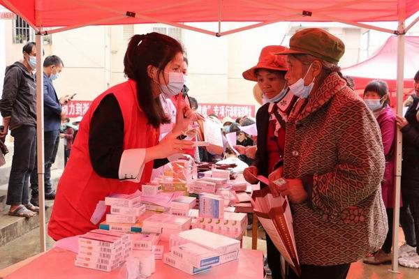 义诊·瓦房乡║用医者仁心浇灌民族团结之花(图4)